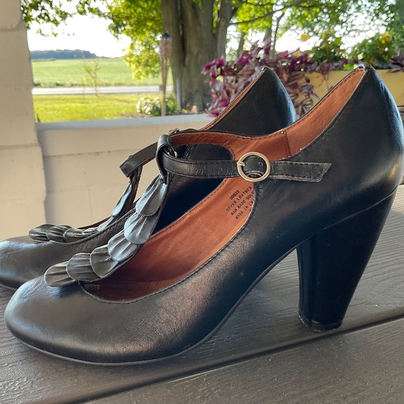 Crown Vintage Shoes - Crown Vintage Women’s Size 9M Heels Black Leather Buckle Ankle Strap Retro